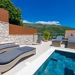 Vacation With Private Heated Pool Casa vacanze