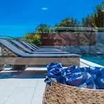Casa vacanze Vacation With Private Heated Pool