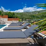 Vacation With Private Heated Pool *
