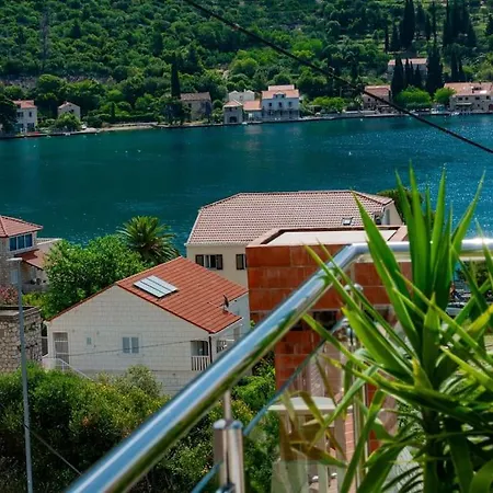 Ferienhaus Vacation Home With Private Heated Pool Zaton (Dubrovnik-Neretva)