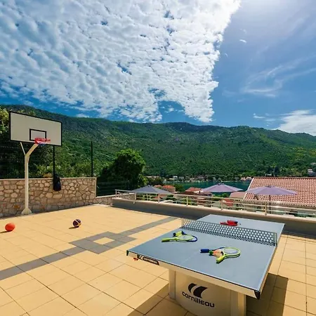 Ferienhaus Vacation Home With Private Heated Pool *
