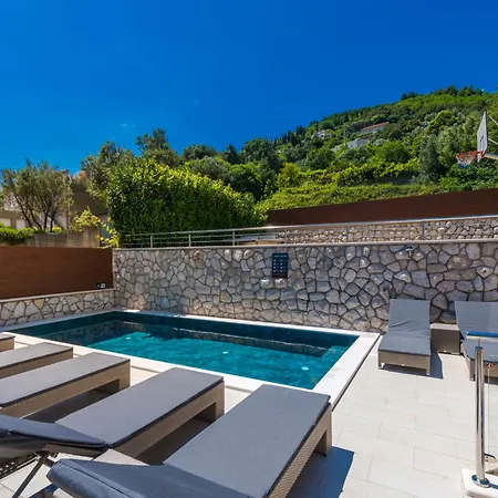 Ferienhaus Vacation Home With Private Heated Pool *