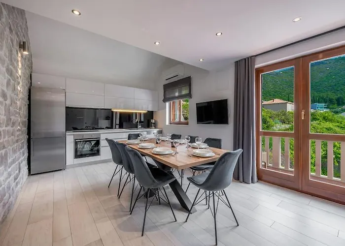 Vacation With Private Heated Pool 자톤