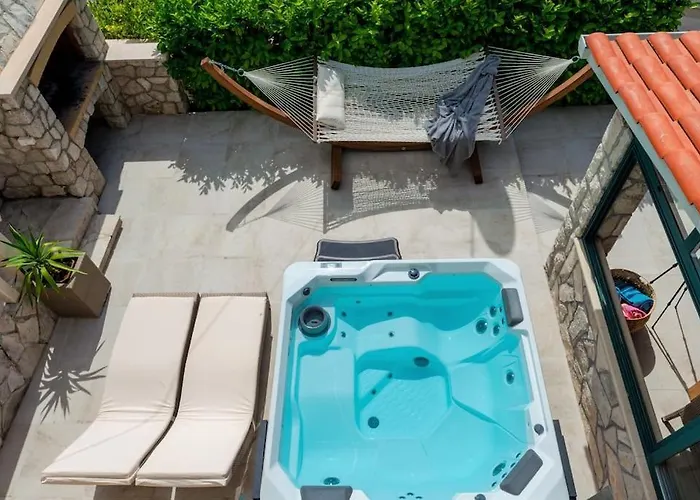 Vacation With Private Heated Pool 자톤