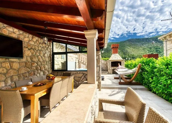 Vacation With Private Heated Pool Сasa de vacaciones *