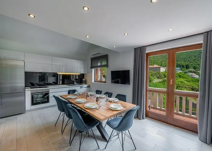 Vacation With Private Heated Pool 펜션 *