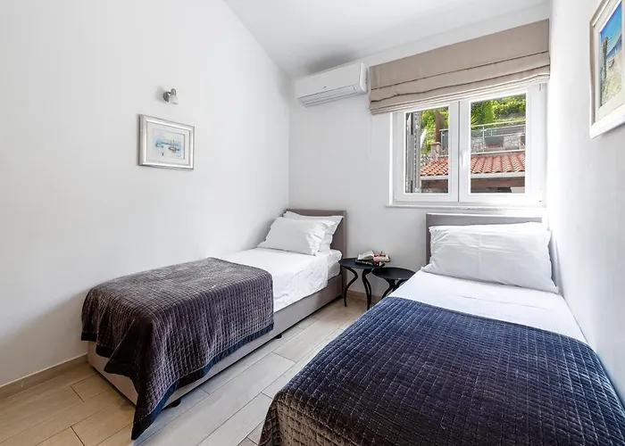 Vacation With Private Heated Pool 펜션 *