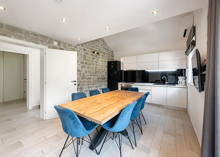 Vacation With Private Heated Pool *