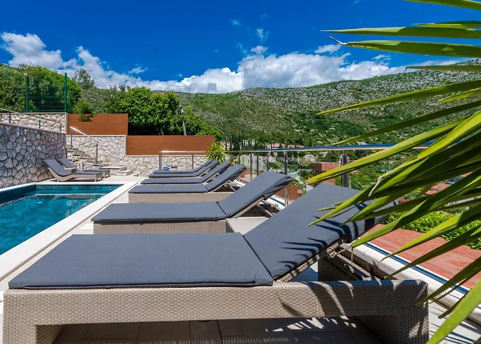 Vacation With Private Heated Pool *