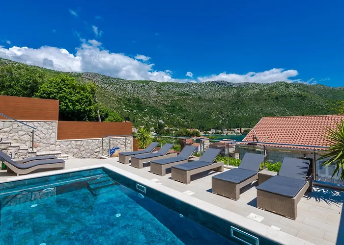 Vacation With Private Heated Pool 자톤