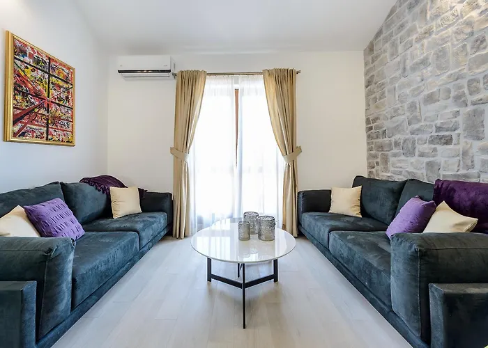 Vacation With Private Heated Pool 펜션 자톤